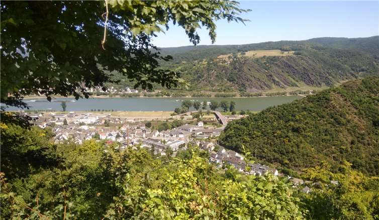 Der Himmelsleiter-Rundwanderweg bot herrliche Ausblicke, wie hier auf Brohl-Lützing und die Rheinbrohler Ley. privat