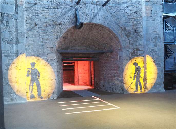 Der Hochofen der Sayner Hütte erwacht durch Sound- und Lichteffekte zum Leben. Foto: privat