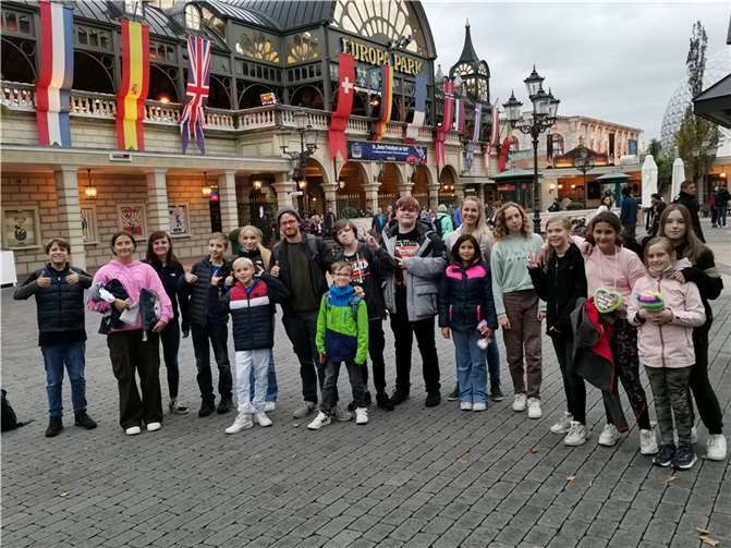 Der Höhepunkt der Herbstferien war ohne Zweifel die Ferienfahrt in der zweiten Woche in den Schwarzwald verbunden mit dem Besuch des Europa Parks in Rust.