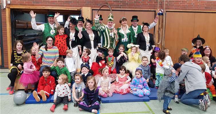 Der Höhepunkt des Karnevalsnachmittags war zweifellos der Besuch des Prinzenpaars mit GefolgeFotos: privat