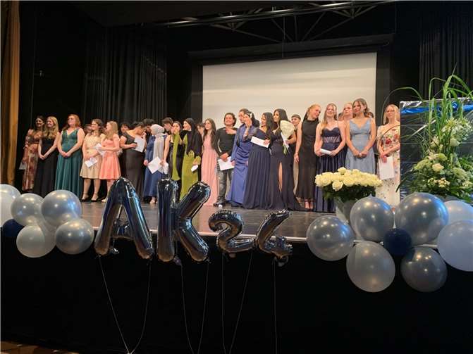 Der Höhepunkt des Nachmittags war die Zeugnisübergabe, die mit viel Applaus begleitet wurde.  Foto: privat