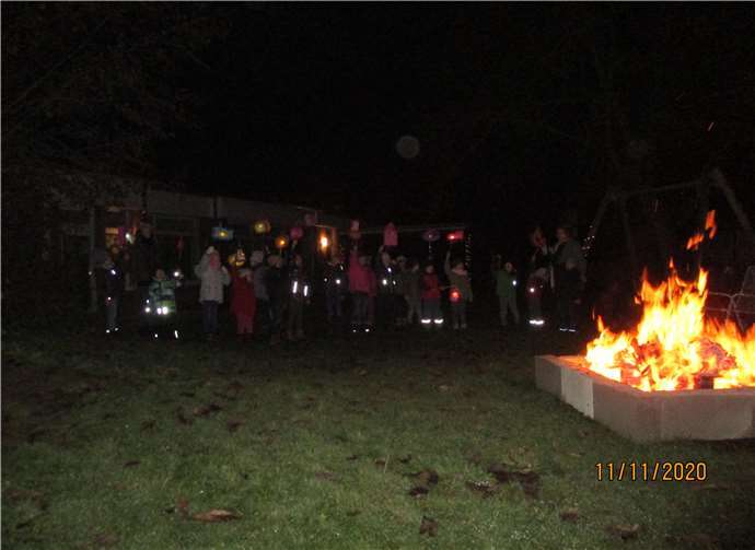 Der Höhepunkt war das Martinsfeuer auf dem Außengelände der Kita.