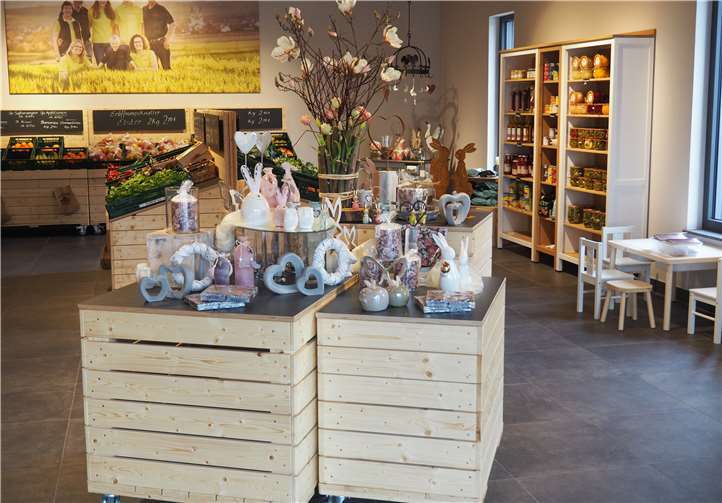 Der Hofladen bietet viele schöne Dinge an.
