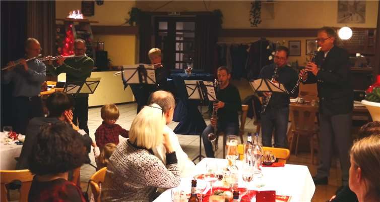Der Holzbläsersatz der Schützenkapelle Mendig: Heinrich Hoffmann, Michael Göhler, Viktoria Gerharz (Querflöte), Tobias Hoffmann (Bassklarinette), Leo E. Kröll, Stephan Geisen (B-Klarinette).