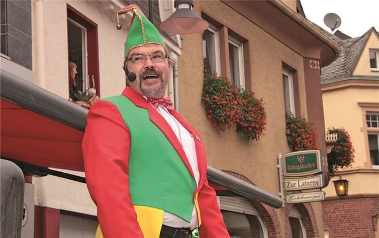 Der „Hoppeditz“ (Norbert Schaaf), die Figur des rheinischen Karnevals, hat ausgeschlafen.AND