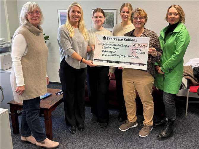 Der Hospizverein Mayen erhielt einen Spendenscheck. Foto: Kreisverwaltung MYK