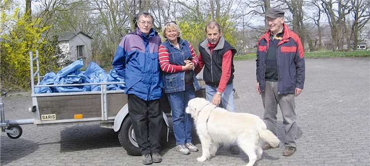 Der Hund musste nicht mitarbeiten - dafür aber Adolf Fein, Ingrid Bösch, Peter Kuhnen, Peter Müller sowie (nicht im Bild) Manfred Nowak. privat