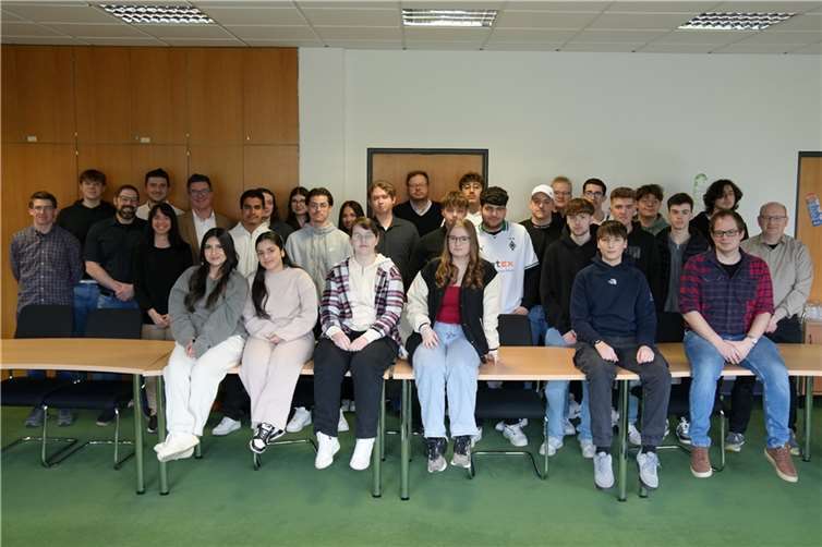 Der IT-Nachwuchs von der David-Roentgen-Schule konnte im Rahmen eines Kooperationsprojekts Einblicke in das „digitale Innenleben“ der Neuwieder Stadtverwaltung gewinnen. Foto: Stadt Neuwied/Maxie Meier