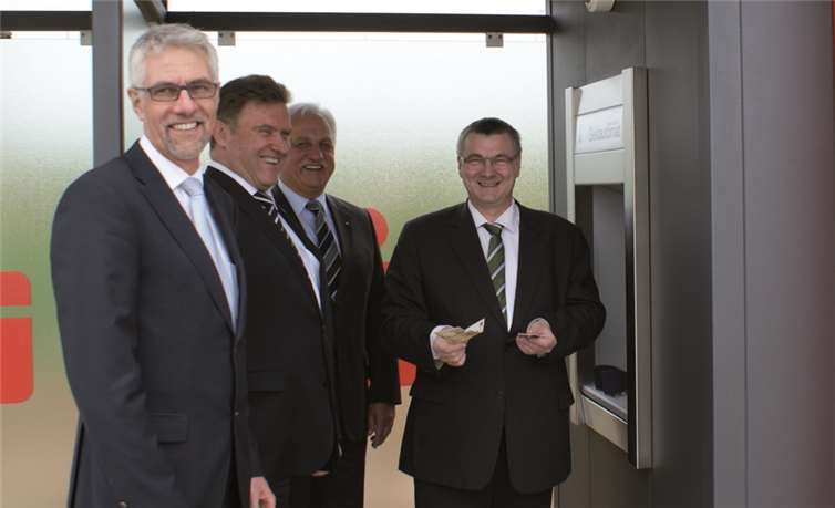 Der Industriepark A61 wird durch einen neuen Geldautomaten bereichert.privat