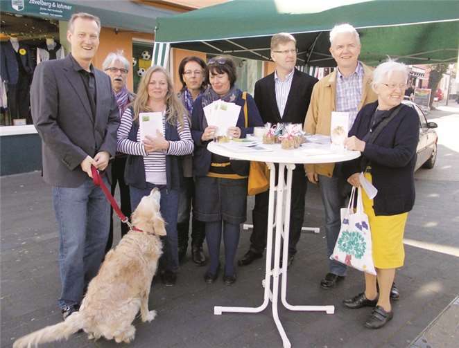Der Informationsstand der FDP Rheinbach zum Tierschutz war bei herrlichem Wetter gut besucht. privat