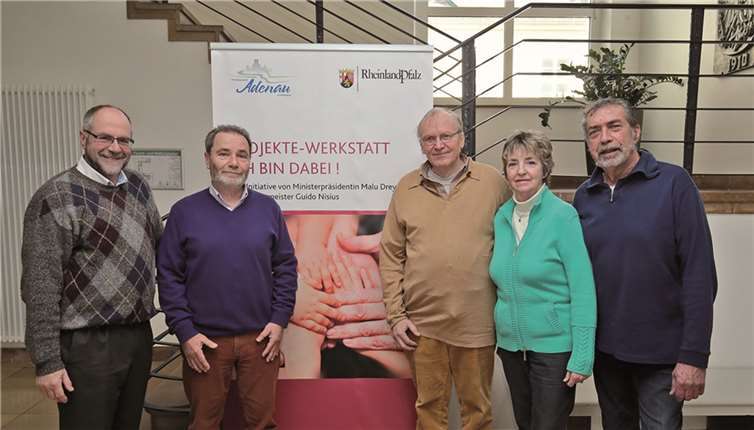 Der Informationsstand ist bei der Tour de Ahrtal am Gemeindehaus in Antweiler.privat