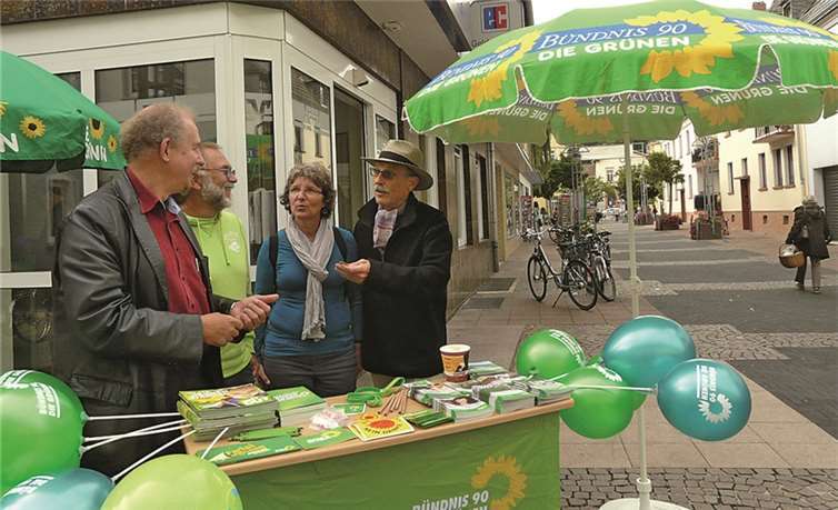 Der Infostand von Bündnis 90/Die Grünen in Remagen in der Fußgängerzone. privat