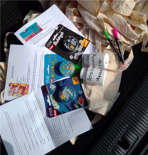 Der Inhalt der Tüte machte den Messdienern eine Freude. Foto: privat