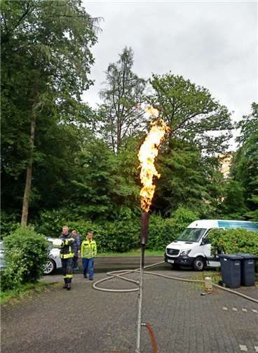 Der Inhalt des Tankes wurde kontrolliert abgefackelt.