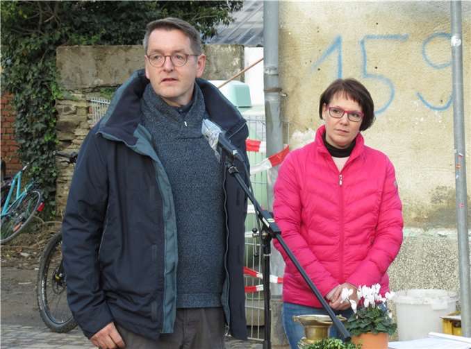 Der Initiator der Kerze der Hoffnung Dirk Baum und die Lektorin des Gottesdienstes Andrea Wittkopf.Foto: privat