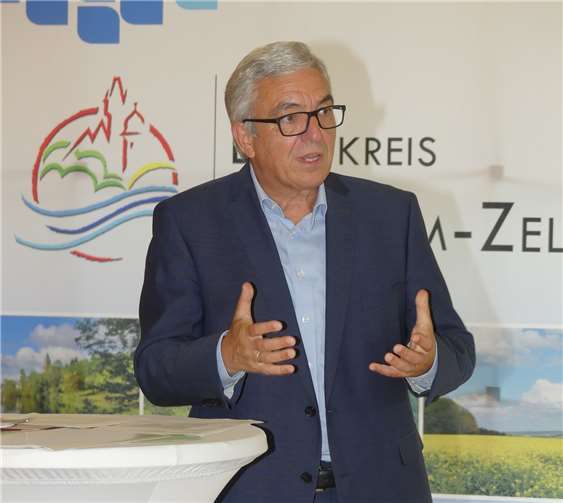 Der Innenminister lobte das in Eigeninitiative gestartete Projekt der interkommunalen Zusammenarbeit und sieht es überdies als eine Art Vorbild für andere Landkreise.