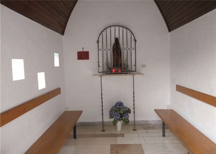 Der Innenraum der Kapelle erstrahlt nun in neuem Weiß.