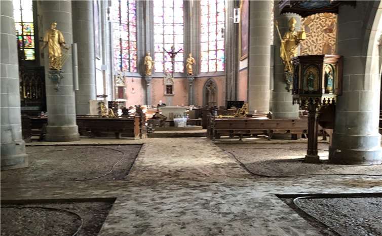 Arbeiten am Kirchturm werden ausgesetzt Der Innenraum der Pfarrkirche. Foto: privat