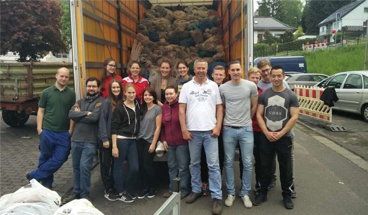 Der JGV Dattenberg beteiligte sich an der Kleidersammlung für Bolivien. privat