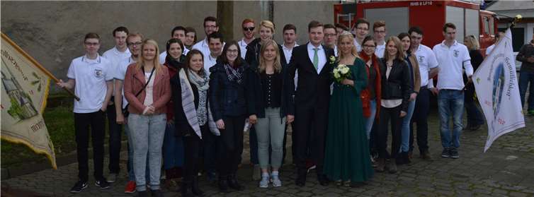 Der JGV Flerzheim krönte sein neue Maikönigspaar: Anna Werner und Alexander Kuppel. privat