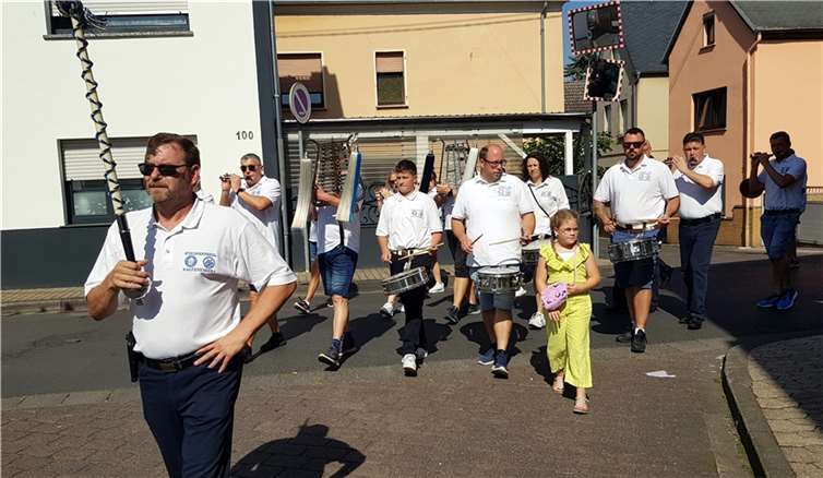 Der JMV Kaltenengers ist eine der tragenden Säulen des Vereinslebens in Kaltenengers. Er ist zudem auch Ausrichter der alljährlichen Kirmes. Natürlich begleiteten die Musikerinnen und Musiker auch die Aktionen beim viertägigen Kirchweihfest. Fotos: KH