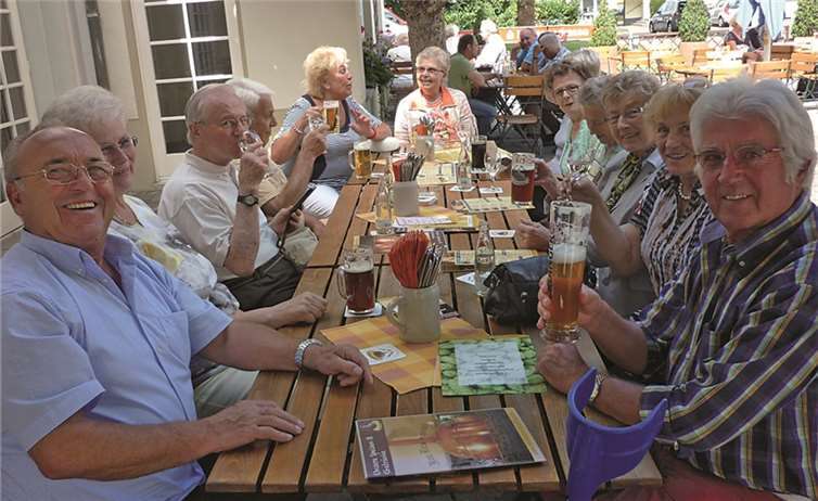 Der Jahrgang 1938 Kärlich beim gemütlichen Beisammensein. privat