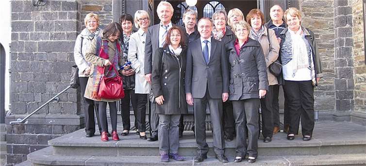 Der Jahrgang nach dem Besuch der Messe vor dem Pellenzdom.  Privat