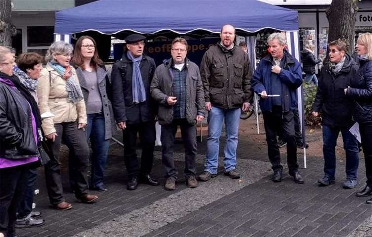 Der Jazz!Chor unterstützt Pulse of Europe im Einsatz für eine freie, offene Gesellschaft. Foto: privat