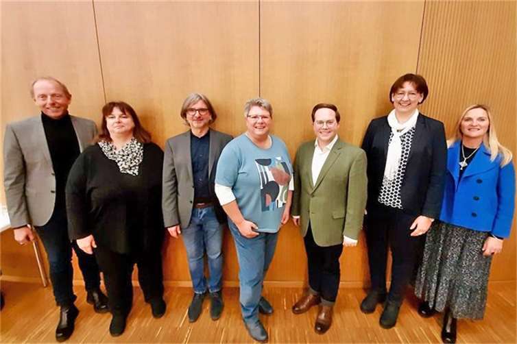 Der Jugendhilfeausschuss (JHA) des Kreisjugendamtes Mayen-Koblenz hat in seiner jüngsten Sitzung, unter Vorsitz des Ersten Kreisbeigeordneten Pascal Badziong, in Vallendar getagt. Foto: Kreisverwaltung Mayen-Koblenz