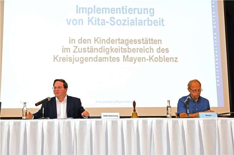Der Jugendhilfeausschuss tagte in der Ochtendunger Kulturhalle und behandelte dabei unter anderem das große Thema der Kita-Sozialarbeit. Foto: Kreisverwaltung Mayen-Koblenz