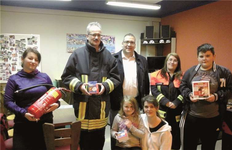 Der Jugendtreff Kempenich ist über die neue Sicherheitsausstattung sichtlich erfreut. Privat