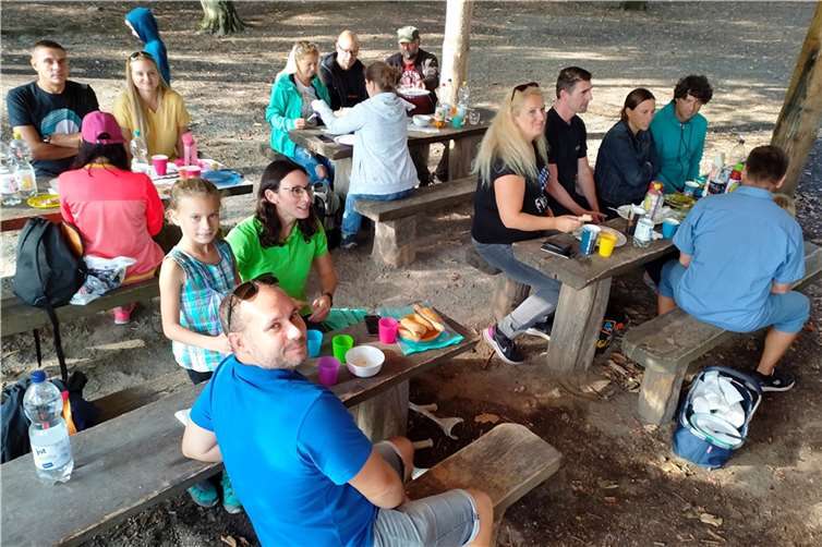 Der Jugendvorstand lud die Abteilungen zu einem geselligen Grillfest ein.