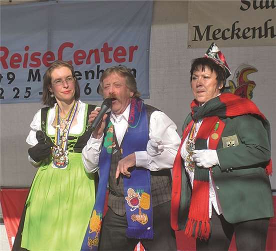 Der Jung Usem Vuerjebirch, Many Lohmer, sorgte für die richtige Schunkelstimmung.