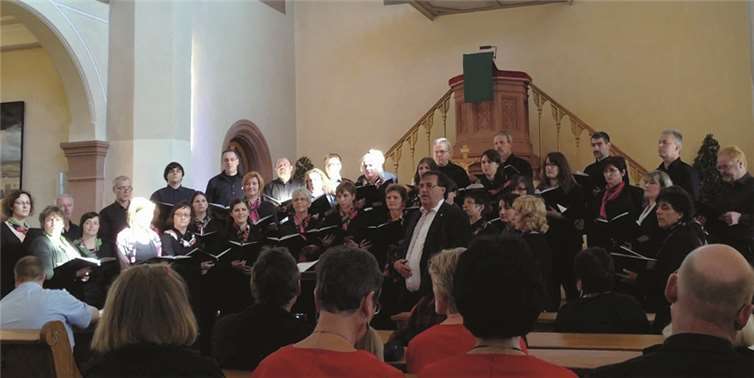 Der Junge Chor Plaidt mit Chorleiter Klaus Bell beim sakralen Chorwettbewerb in Steinbach. privat