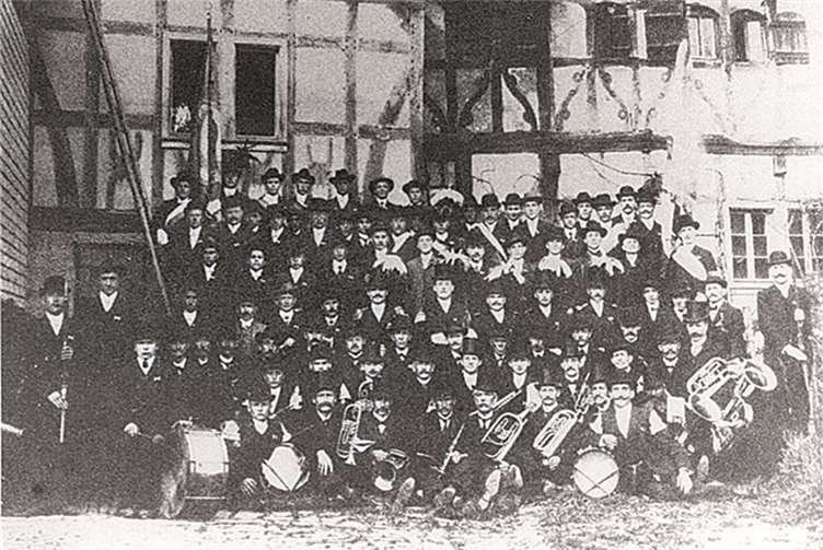 Der Junggesellenverein im Jahre 1900. privat