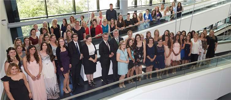 Der Justizminister von Rheinland-Pfalz, Herbert Mertin, und der Präsident der Rechtsanwaltskammer für den Oberlandesgerichtsbezirk Koblenz, Rechtsanwalt Justizrat Gerhard Leverkinck gratulierten den Absolventen. privat