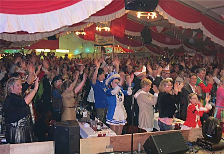 Der KG „Bunte Kuh“ Walporzheim lädt wieder ins Festzelt, auf dem Sportplatz am Ahrufer.Privat