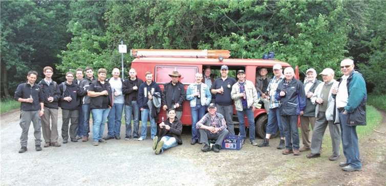 Der Kameradschaftsverein der Freiwilligen Feuerwehr Niederdürenbach bei der Vatertagswanderung.privat