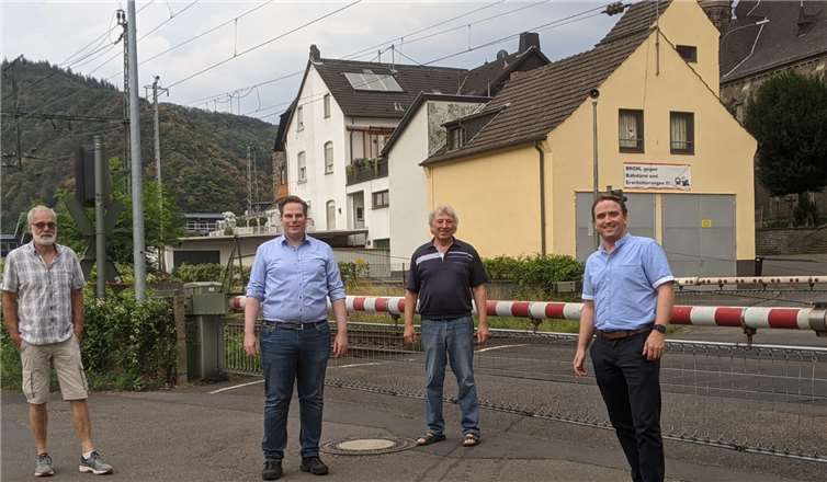 Der Kampf gegen den Bahnlärm ist ein Thema bei der Ortsbegehung in Brohl. Fotos: privat