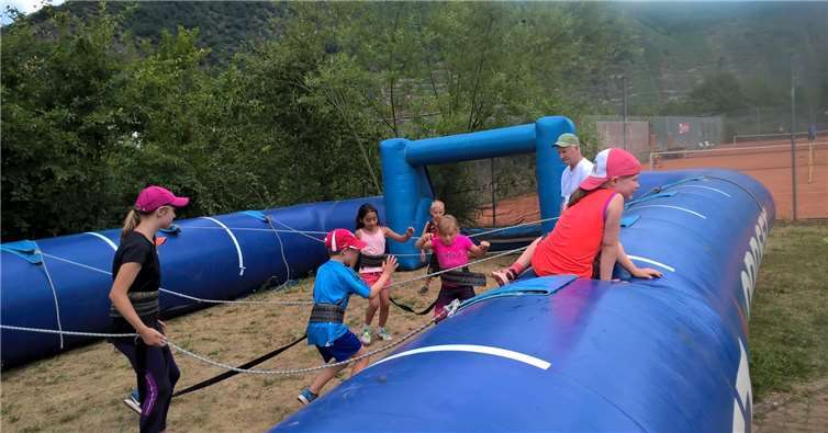 Der Kampf um den Ball im Kicker. privat