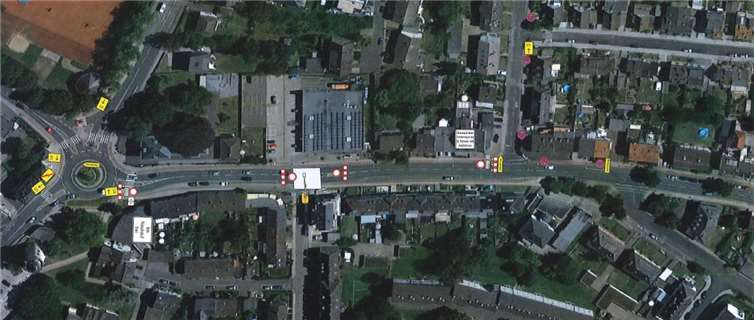 Der Kanal wird an die Versorgungsleitung angebunden, sodass eine Sperrung notwendig ist.privat