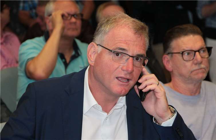 Der Kandidat der SPD, Uwe Bruchhäuser ging am Wahlabend in Führung.MFU