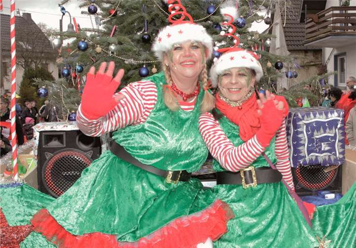 Der Karneval macht's möglich: Die Weihnachtswichtel sind noch aktiv.