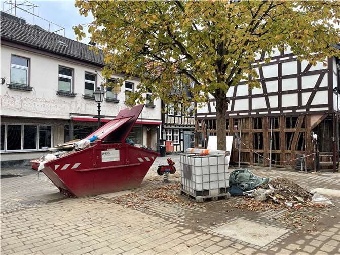 Drei Monate nach der Flut: So sieht Ahrweiler heute aus Der Katharinenplatz am 15. Oktober. Foto: ROB