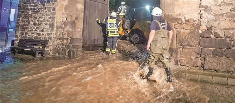 Der Kelbach bahnte sich seinen Weg durch den Florinshof. Fotos: Lars May