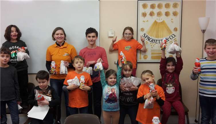 Der Kid`s Club traf sich zum fleißigen Plätzchenbacken. Quelle: Kid`s Club