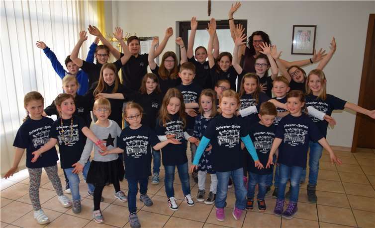 Der Kinder- und Jugendchor „Sylvester-Spatzen“ tritt als Gast auf.  Bernd Fuchs