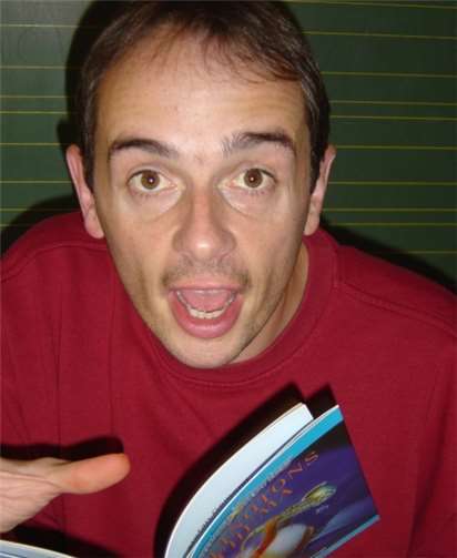 Der Kinderbuchautor Stefan Gemmel begeisterte die Kempenicher Grundschüler bei seiner Lesung.  privat