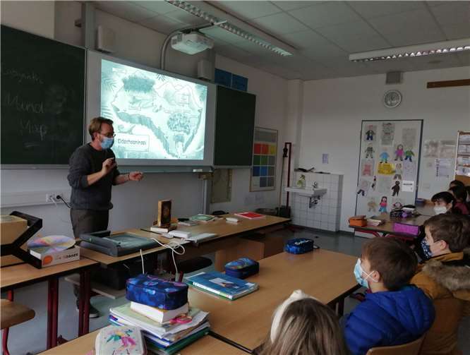 Der Kinderbuchautor begeisterte die Schüler. Foto: privat