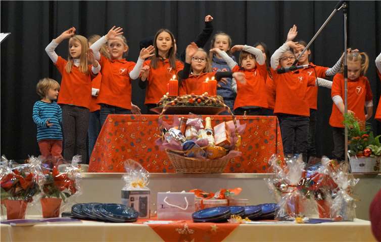 Der Kinderchor „Die Kolibris“ bot zur Freude der Zuschauer Gesang mit vollem Körpereinsatz.privat